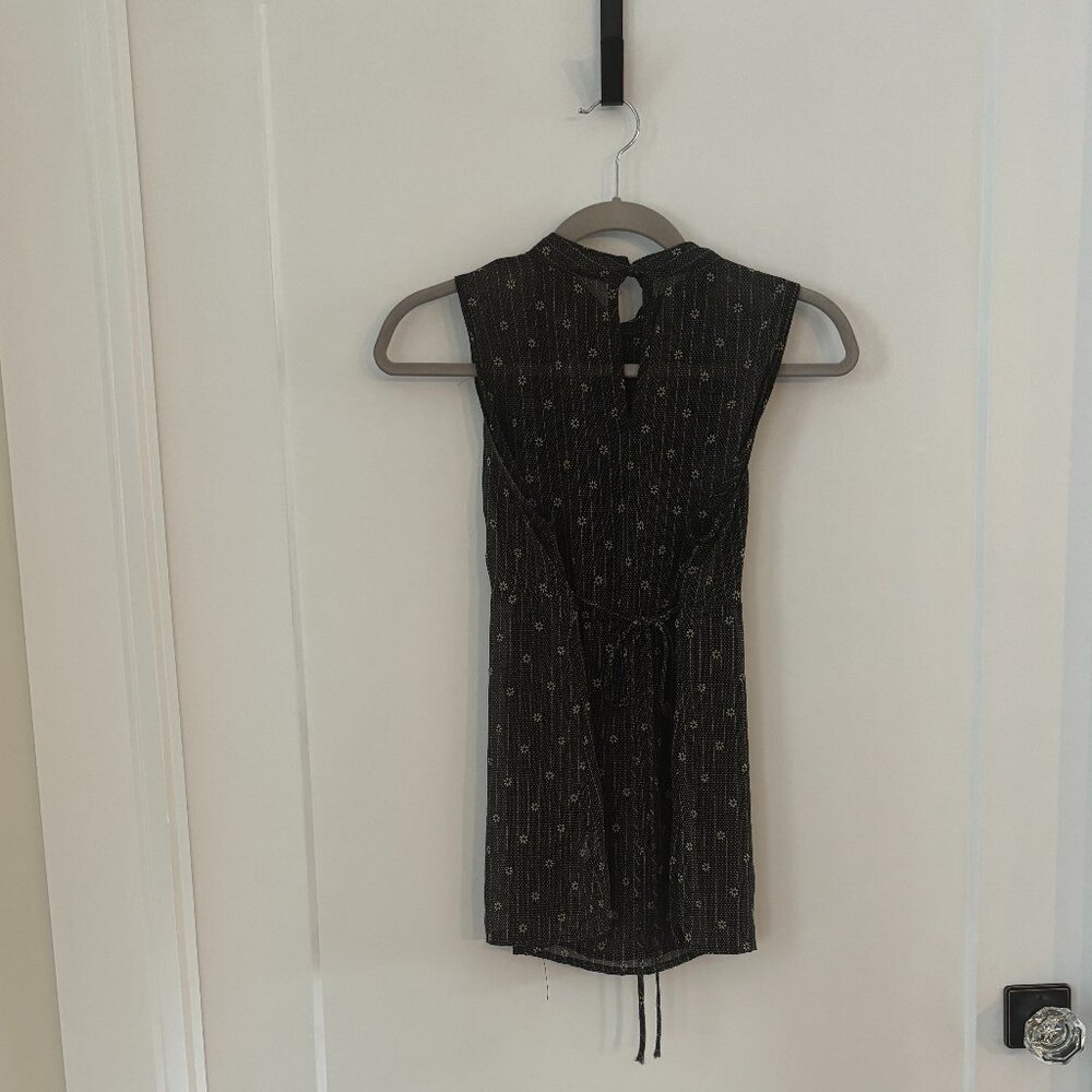 Sleeveless Ruffle Blouse - Picture 3 of 4